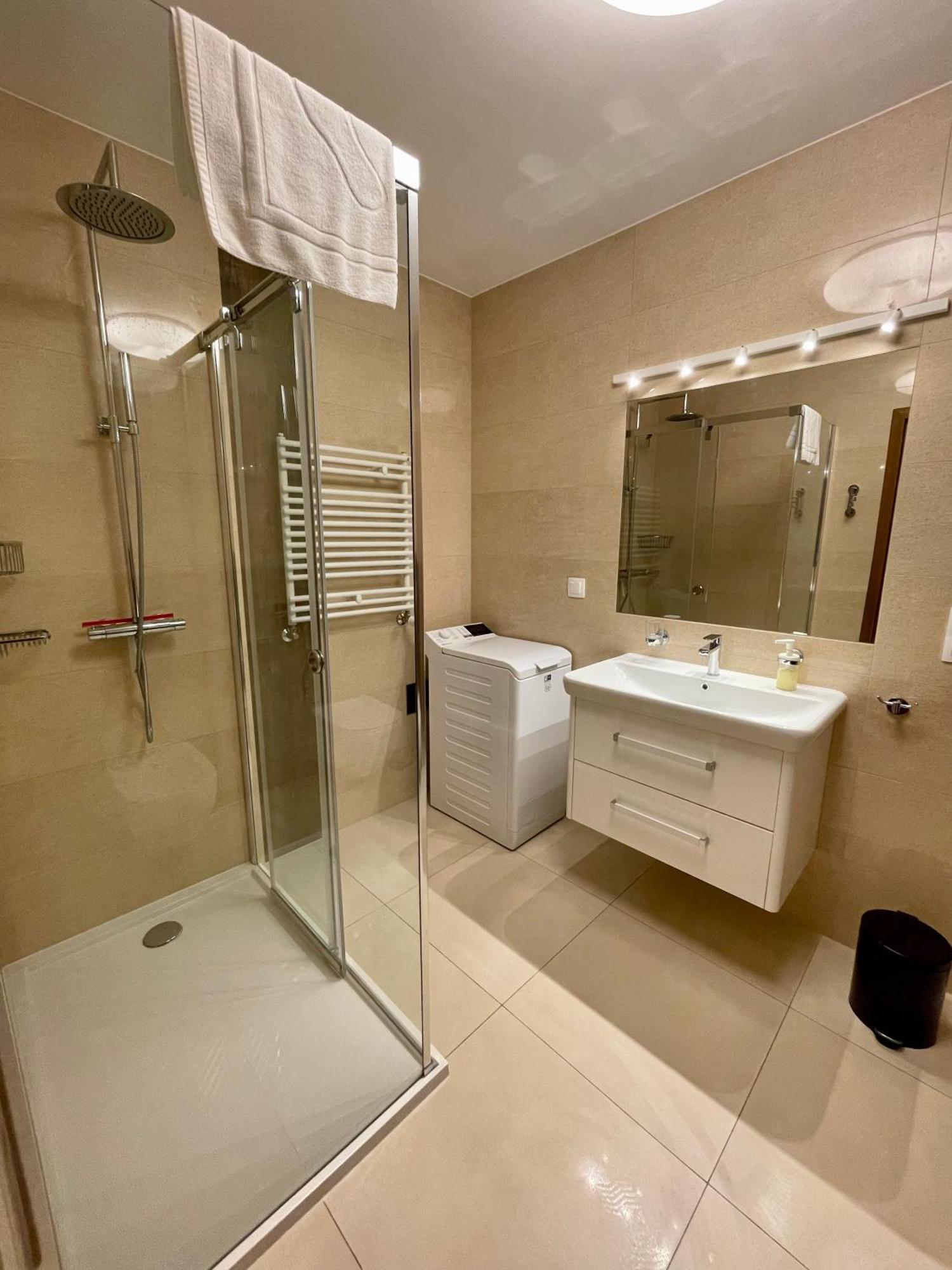 Golden Queen Apartments Old Town Краков Экстерьер фото